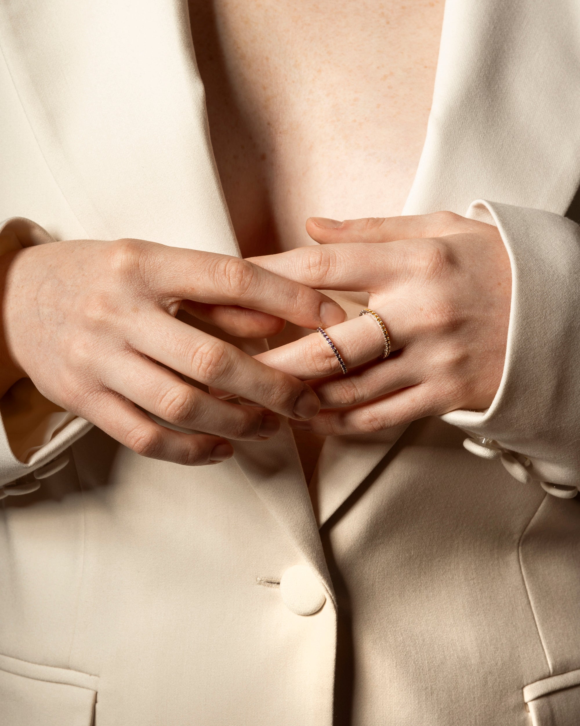 Anelli preziosi: Esplora la nostra collezione di anelli unici, eleganti e di alta qualità. Perfetti per ogni occasione, i nostri anelli sono realizzati con maestria artigianale e sono un simbolo di stile e raffinatezza. Scopri la bellezza senza tempo degli anelli nella nostra collezione